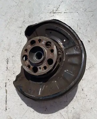 Rear wheel hub