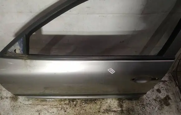 Skoda Superb B5 (3U) Front door glass trim molding 