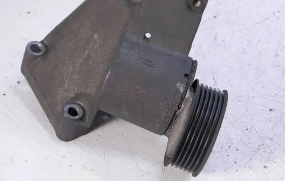 Ford Focus Engine mounting bracket 98MF-3C631-CG
