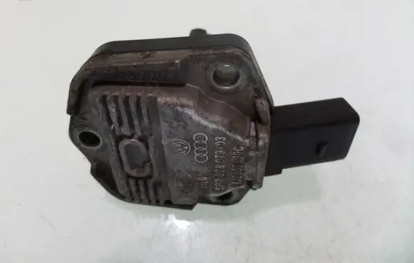 Volkswagen Golf V Oil level sensor 1J0907660C 6PR00807903