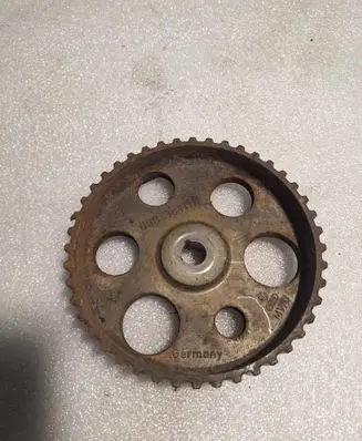 Volkswagen PASSAT B3 Fuel pump gear (pulley) 068130111B