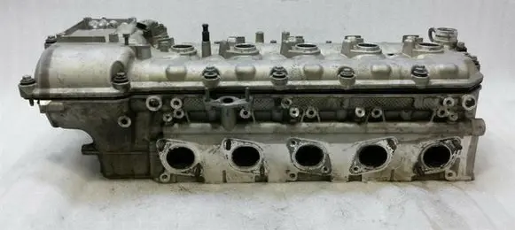 BMW M5 Engine head S85B50A