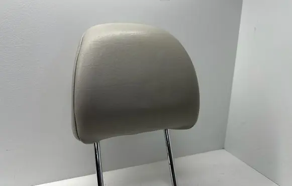 Lexus RX 450H Front seat headrest