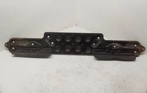 Center/middle under tray cover