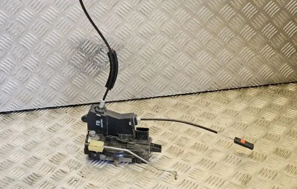 Opel Signum Front door lock 24447340