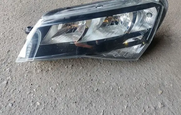 Skoda Superb B8 (3V) Headlight/headlamp 1EJ01193901 3V1941015