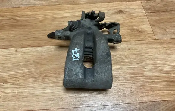 Opel Zafira A Rear brake caliper 