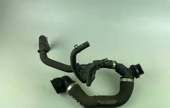 Engine coolant pipe/hose