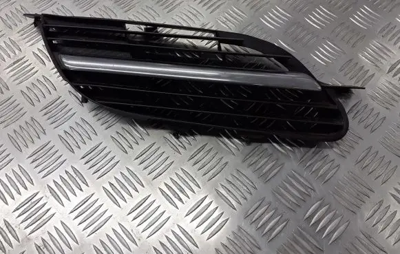 Nissan Almera Tino Tow hook cap/cover 62322-BU000