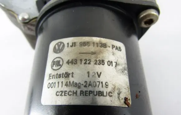 Volkswagen Golf IV Wiper motor 1J1955113B