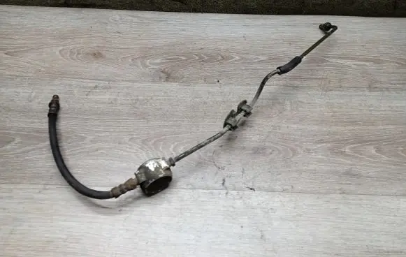 Volvo V70 Clutch pipe/line 