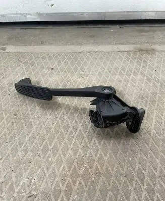 Volvo V70 Accelerator throttle pedal 6PV00853701 30636004