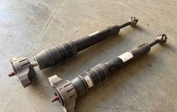 Maserati Ghibli Rear shock absorber/damper 06700088990 06700089000