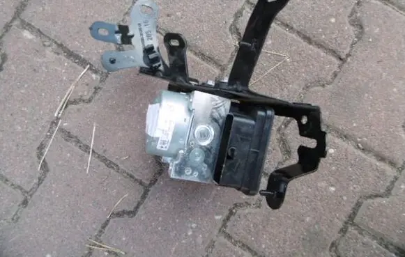 Renault Megane IV ABS Pump 476604349R