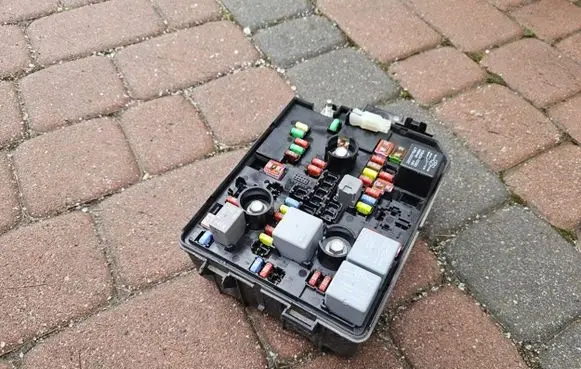 Opel Adam Fuse box set 39071624