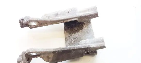 Subaru Outback Engine mounting bracket