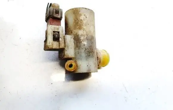 Subaru Legacy Windscreen/windshield washer pump