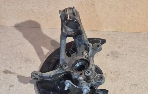Volkswagen Golf VII Front wheel hub spindle knuckle 5Q0255Q