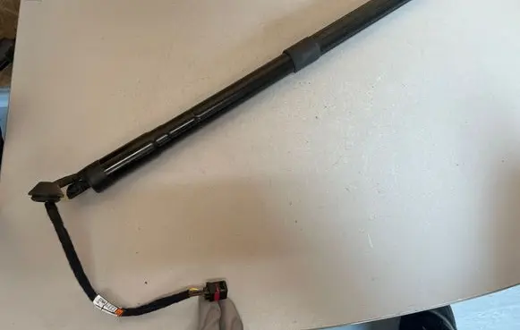 Volvo XC60 Tailgate/trunk strut/damper 32384407