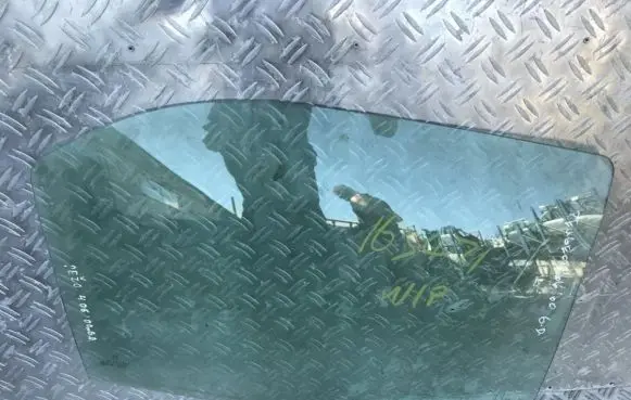 Peugeot 406 Rear door window glass