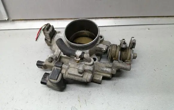 Subaru Forester SF Throttle valve 1368001120