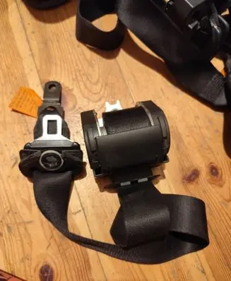 BMW 5 E39 Front seatbelt 8198571 566175100 AK6081111