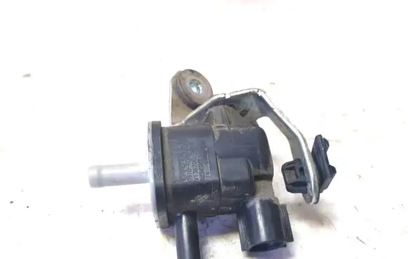 Toyota Avensis T270 Turbo solenoid valve 90910TC001