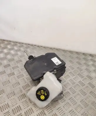 Audi Q7 4M Brake booster 4M0614105P