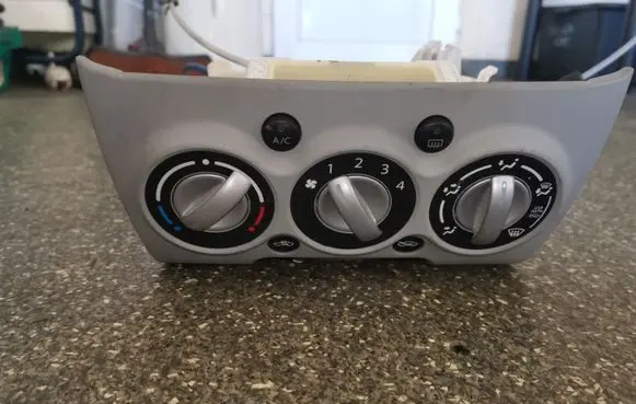 Nissan Pixo Climate control unit