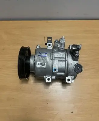 KIA Sportage Air conditioning (A/C) compressor (pump) 1037E05400