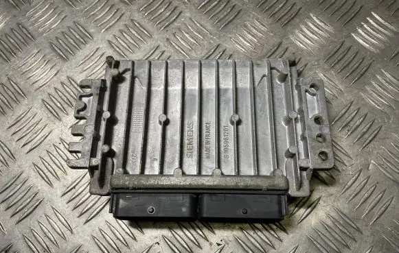Renault Megane I Engine control unit/module 8200035692 10030034 7700110471