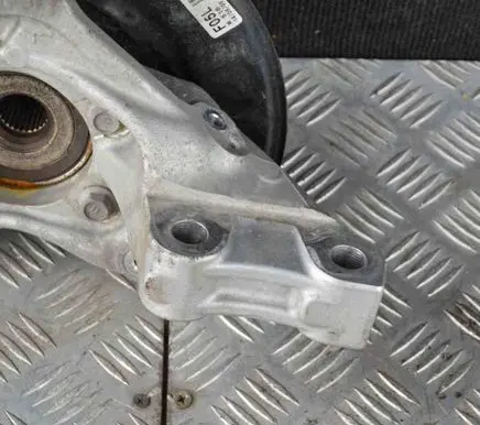 Lexus CT 200H Front wheel hub