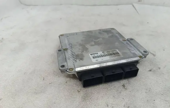 Volvo S40, V40 Engine control unit/module 0281011086 8200233339 H8200065994