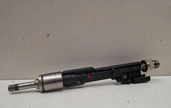 BMW X3 F25 Fuel injector 13647629174 10213541