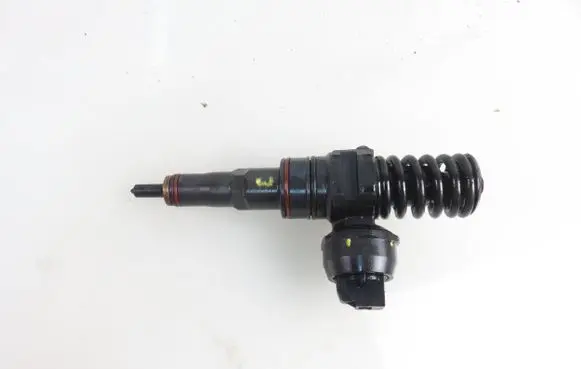 Volkswagen PASSAT B5 Fuel injector 0414720035 045130073T