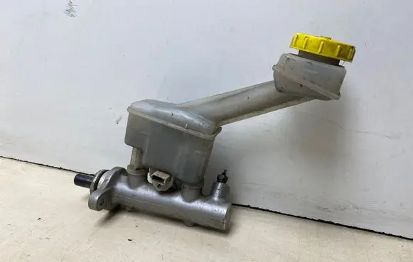Nissan X-Trail T30 Master brake cylinder 9H012 5676