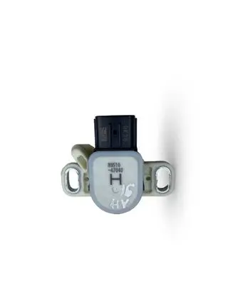 Toyota Camry VIII XV70 Brake pedal sensor switch 8951047040