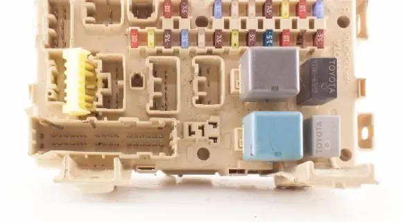 Toyota Avensis T250 Fuse box set 82641-CA030-F 905763