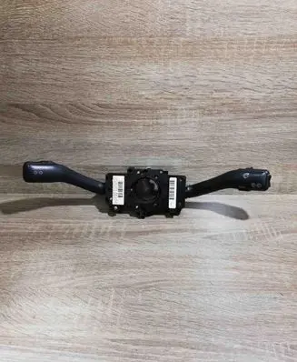 Seat Leon (1M) Wiper turn signal indicator stalk/switch 8L0953513G