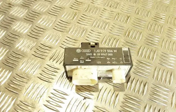 Volkswagen Polo Coolant fan relay 1J0919506M