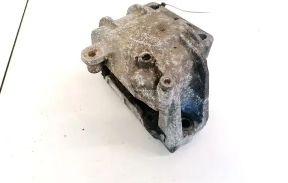 Engine mount bracket
