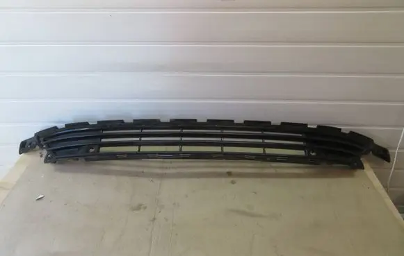 Polestar 2 Front bumper lower grill 31663679
