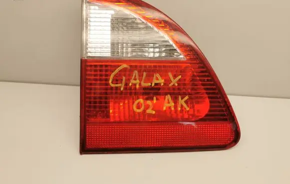 Tailgate rear/tail lights
