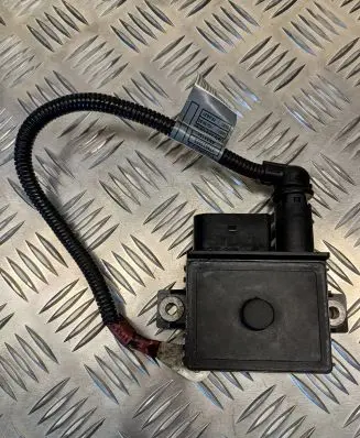 BMW X3 E83 Glow plug pre-heat relay 780120003 0007060222 E2110022357