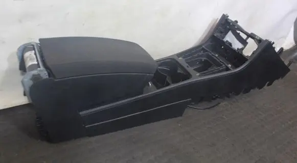 Volkswagen PASSAT B7 Center console