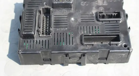 Nissan Note (E11) Fuse module 284B2EM03C