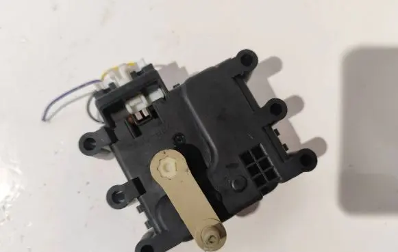 Mazda 5 Air flap motor/actuator 5X08C