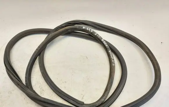 Mercedes-Benz Vito Viano W447 Front door rubber seal MER