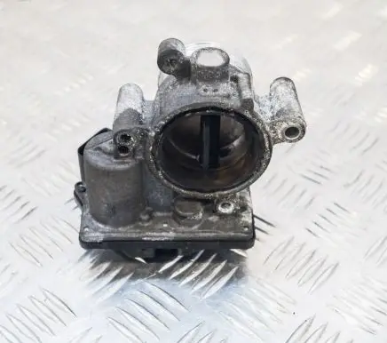 Volkswagen PASSAT CC Throttle valve
