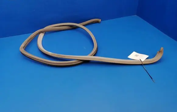 Mercedes-Benz S W126 Rear door rubber seal (on body) 